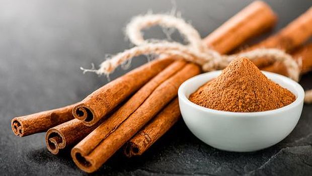 Sebuah studi menunjukkan bahwa rempah-rempah kayu manis memiliki senyawa bioaktif. Hal itu dapat meningkatkan fungsi otak, terutama memori dan pembelajaran.