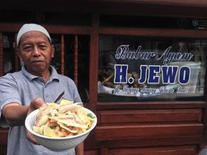 7 Bubur Ayam Legendaris di Jakarta yang Bertahan Puluhan Tahun 7 Bubur Ayam Legendaris di Jakarta yang Bertahan Puluhan Tahun
