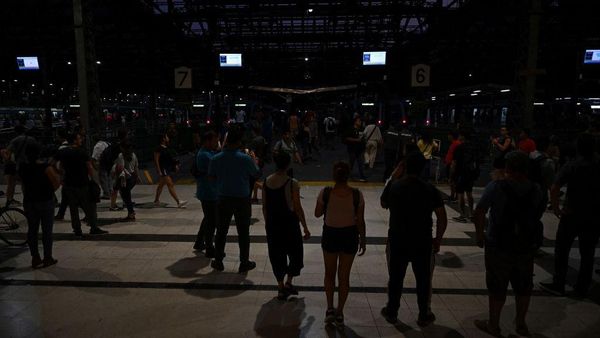 Argentina Gelap Gulita Gegara Kebakaran Saluran Listrik Tegangan Tinggi