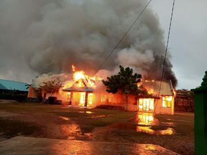 Gedung Aula MAN Tanjungpinang Terbakar!