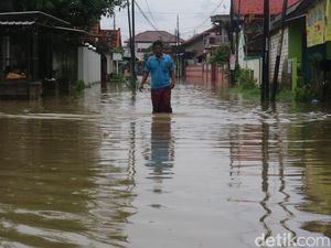 Banjir di Kabupaten Pati Meluas Aktivitas Warga Lumpuh