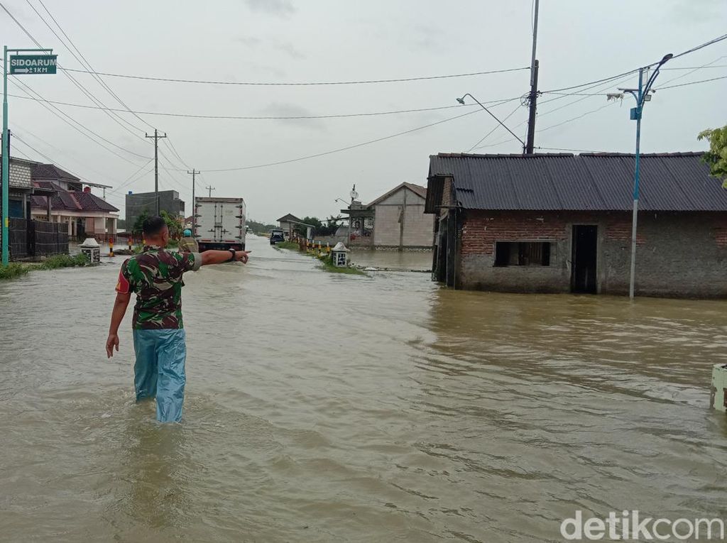 Jalur Pantura Rembang-Pati Macet, Jalan Alternatifnya Kini Banjir!