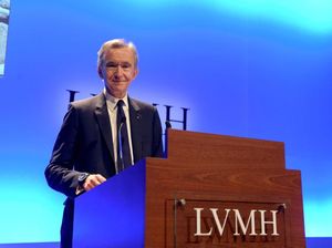 Sempat Jadi Orang Terkaya di Dunia, Kini Harta Bernard Arnault Susut Rp 518 T Sempat Jadi Orang Terkaya di Dunia, Kini Harta Bernard Arnault Susut Rp 518 T