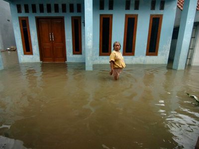 Curah Hujan Tinggi, Ratusan Rumah di Tegal Terendam Banjir