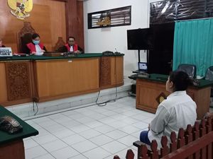 Ibu-Pacar yang Rantai 2 Anaknya Divonis Hukuman Percobaan Ibu-Pacar yang Rantai 2 Anaknya Divonis Hukuman Percobaan