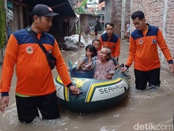 Banjir di Margadana Kota Tegal: 450 Rumah Terendam-182 Warga Ngungsi