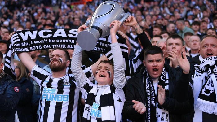 LONDON, ENGLAND - FEBRUARY 26: Newcastle fans show their support during the Carabao Cup Final match between Manchester United and Newcastle United at Wembley Stadium on February 26, 2023 in London, England. (Photo by Stu Forster - NUFC/Newcastle United via Getty Images)