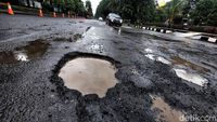 Jalan Raya Kawasan Elit Kelapa Gading Makin Rusak