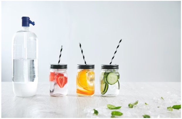 Infused water alternatif minuman manis/Foto:freepik/bublikhaus