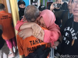 Tangis Histeris Istri di Pelukan Serial Killer Wowon: Tobat Atuh Pak!