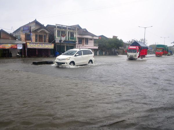 Curah Hujan Tinggi, Jalur Pantura Kudus Banjir