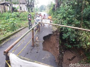 Curah Hujan Tinggi, Jembatan Desa-Jalan di Boyolali Ambrol Curah Hujan Tinggi, Jembatan Desa-Jalan di Boyolali Ambrol