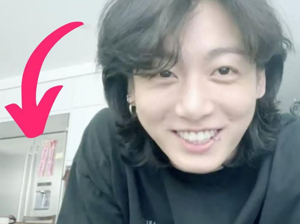 Jungkook BTS Cinta Mie Instan, Pita di Kulkasnya Punya Tulisan Ini Jungkook BTS Cinta Mie Instan, Pita di Kulkasnya Punya Tulisan Ini