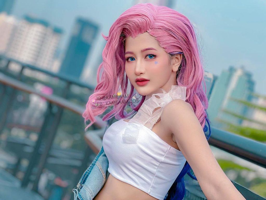 5 Potret Kameaam yang Kesal Dibilang Cosplayer Modal Wig dan Tampil Vulgar 5 Potret Kameaam yang Kesal Dibilang Cosplayer Modal Wig dan Tampil Vulgar