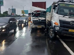 2 Truk Kecelakaan di Tol Tangerang, Lalin Arah Jakarta Macet 3 Km