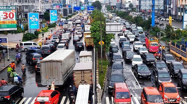 Penampakan Kelapa Gading Macet Parah Pagi Ini