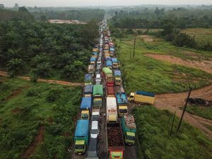 Kemacetan 22 Jam di Jambi: Ini Penyebab hingga Kondisi Terkininya Kemacetan 22 Jam di Jambi: Ini Penyebab hingga Kondisi Terkininya
