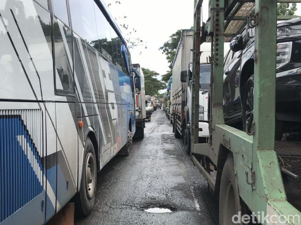 Cerita Penumpang Bus Terjebak Macet Pantura, Pati ke Rembang Jadi 12 Jam!