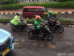 Begini Kondisi Lubang Depan Halte Depkes Jl HR Rasuna Said Jaksel