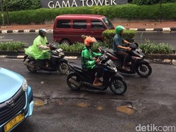 Begini Kondisi Lubang Depan Halte Depkes Jl HR Rasuna Said Jaksel