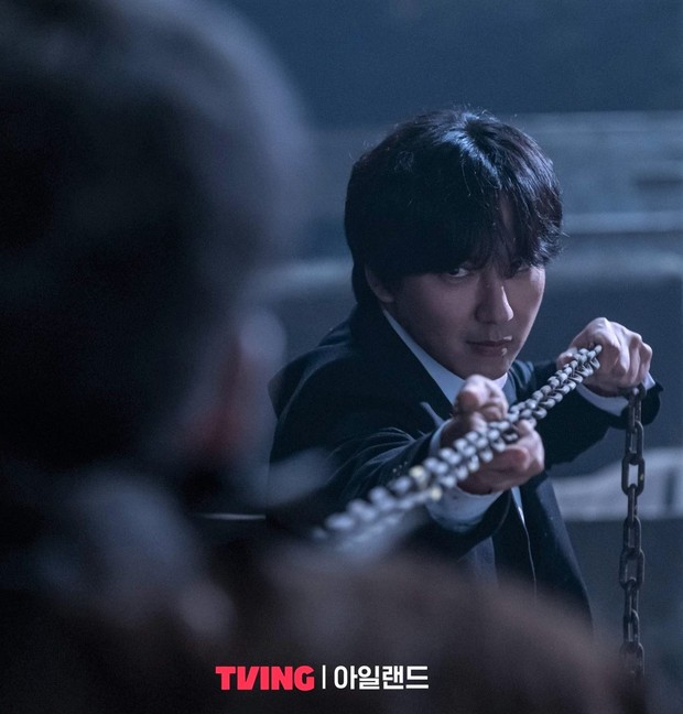 Kim Nam Gil sebagai Van dalam Island/ Foto: hancima.net Kim Nam Gil sebagai Van dalam Island/ Foto: hancima.net