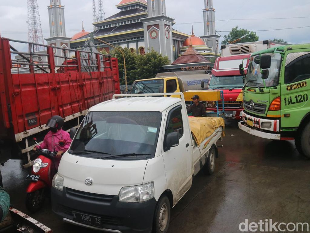 Polisi Sebut Banjir Bikin Jalur Pantura Pati-Rembang Tambah Macet