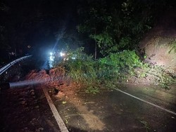 Payung Kota Batu Longsor, Akses Jalan Dibuka Tutup Sementara