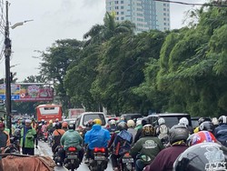 Lalin Lenteng Agung Arah Stasiun Tanjung Barat Macet Pagi Ini