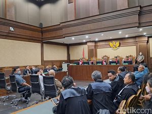 Mantan Dirjen Kemhan Dituntut 18,5 Tahun Bui Terkait Korupsi Satelit Mantan Dirjen Kemhan Dituntut 18,5 Tahun Bui Terkait Korupsi Satelit