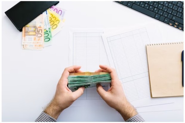 Menetapkan anggaran buka bersama/Foto:freepik/pink1unicorn Menetapkan anggaran buka bersama/Foto:freepik/pink1unicorn