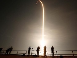 Duh! Peluncuran Roket Elon Musk Ternyata Lubangi Ionosfer Bumi