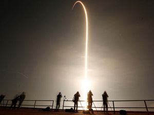 Momen SpaceX Terbangkan 4 Kru ke Stasiun Luar Angkasa Internasional Momen SpaceX Terbangkan 4 Kru ke Stasiun Luar Angkasa Internasional