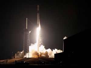 Roket SpaceX Terbakar dan Nyemplung ke Laut