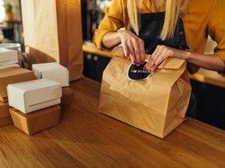 Pesan Makanan Terlalu Banyak, Wanita Ini Diancam Pekerja Gerai Burger