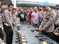 62 Senpi Anggota Polres Mojokerto Diperiksa, 15 Pistol Kondisinya Kotor