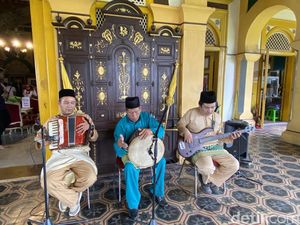 Menikmati Musik Sirkombo Sambil Belajar Sejarah di Istana Maimun Medan Menikmati Musik Sirkombo Sambil Belajar Sejarah di Istana Maimun Medan