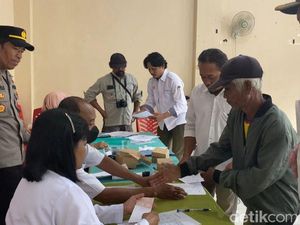 Monyet Diserahkan ke BKSDA, Pengamen Topeng Monyet Madiun Bingung Kerja Apa
