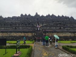 Tahap Uji Coba, Turis Diperbolehkan Naik ke Candi Borobudur
