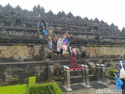 Kesan Wisatawan yang Kini Diperbolehkan Naik ke Candi Borobudur