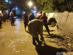 Tanggul Darurat Dikebut Antisipasi Banjir Susulan di Mangkang Kulon Semarang
