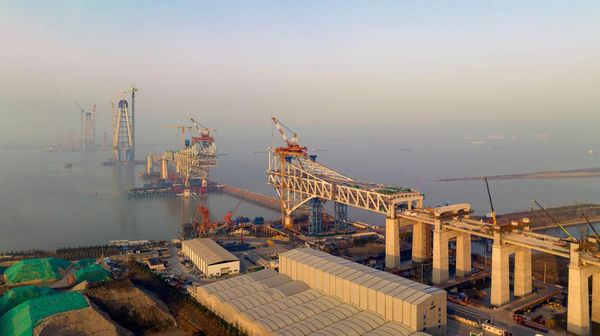 Potret Terkini Konstruksi Jembatan Sungai Yangtze yang Lagi Dibangun