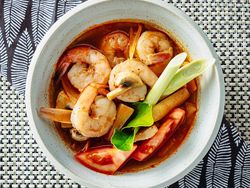 Menu Harian Ramadan 22: Brokoli Tumis Ayam dan Tomyam Udang yang Pedas Segar