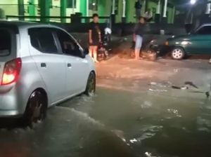 Bengawan Solo Meluap Genangi Parkiran RSUD dr Soeroto Ngawi