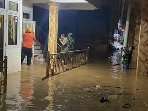 Sungai Jompo Meluap, Rumah Bupati Jember Kebanjiran Sungai Jompo Meluap, Rumah Bupati Jember Kebanjiran
