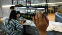 Sensasi Makan Bareng Ular dan Kadal di Kafe Reptil Malaysia