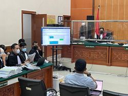 Chat Teddy Dibuka di Sidang: BB Diganti Trawas Dijawab Nggak Berani Jenderal