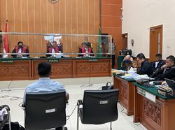 Hotman Paris Protes Jaksa di Sidang Irjen Teddy, Hakim: Sabar, Jangan Gaduh!