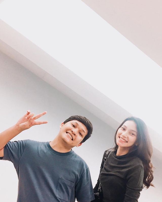 Sinta Mutiara Bella dan Suami
