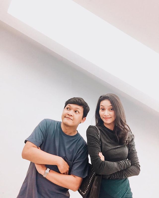 Sinta Mutiara Bella dan Suami