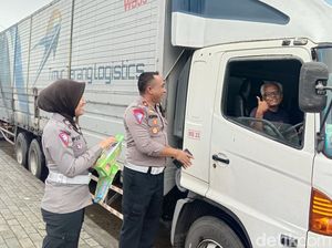 Berjam-jam Terjebak Macet di Pantura Pati, Banyak Sopir Truk Ketiduran Berjam-jam Terjebak Macet di Pantura Pati, Banyak Sopir Truk Ketiduran